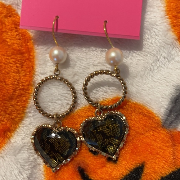 Betsey Johnson Lace & Pearl Heart Earrings - Picture 4 of 5